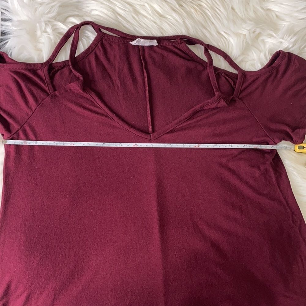 Socialite women’s cutout shoulder top size small - Picture 9 of 12